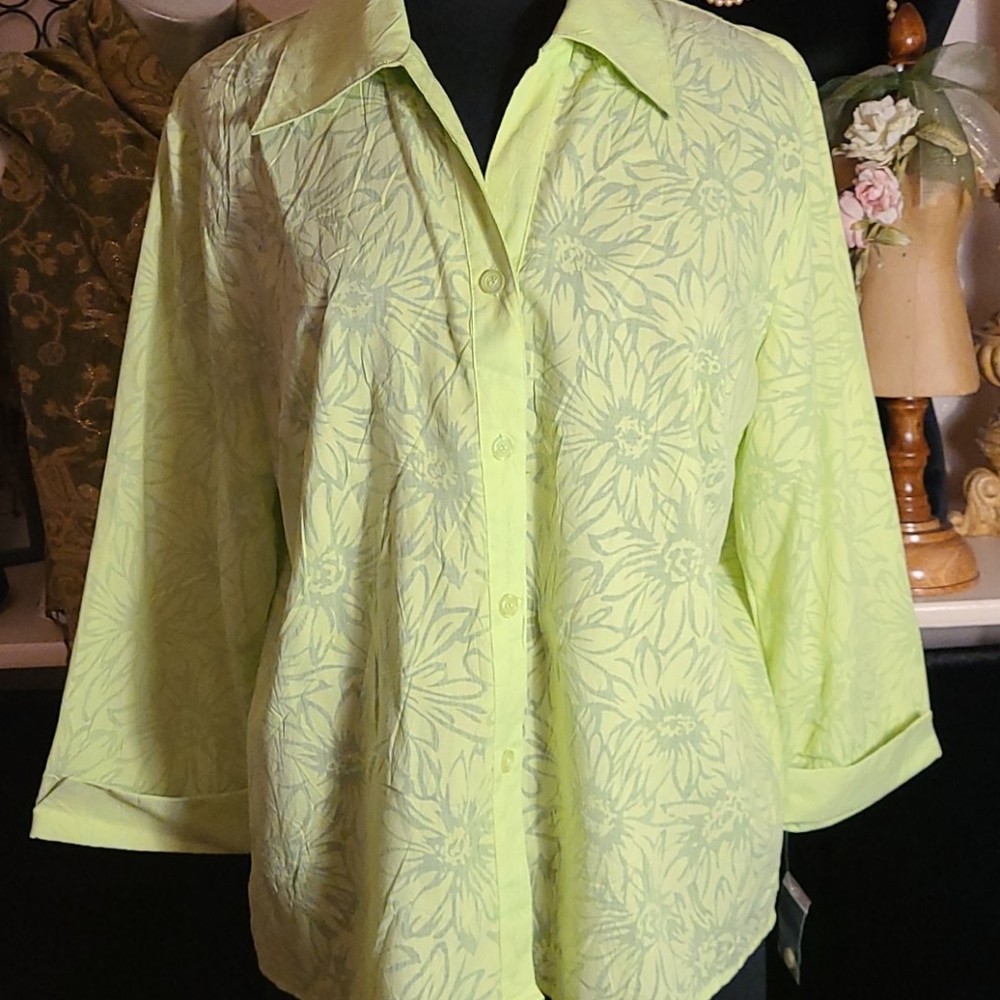 Sarah Bentley Blouse size large NWOT 2pc
